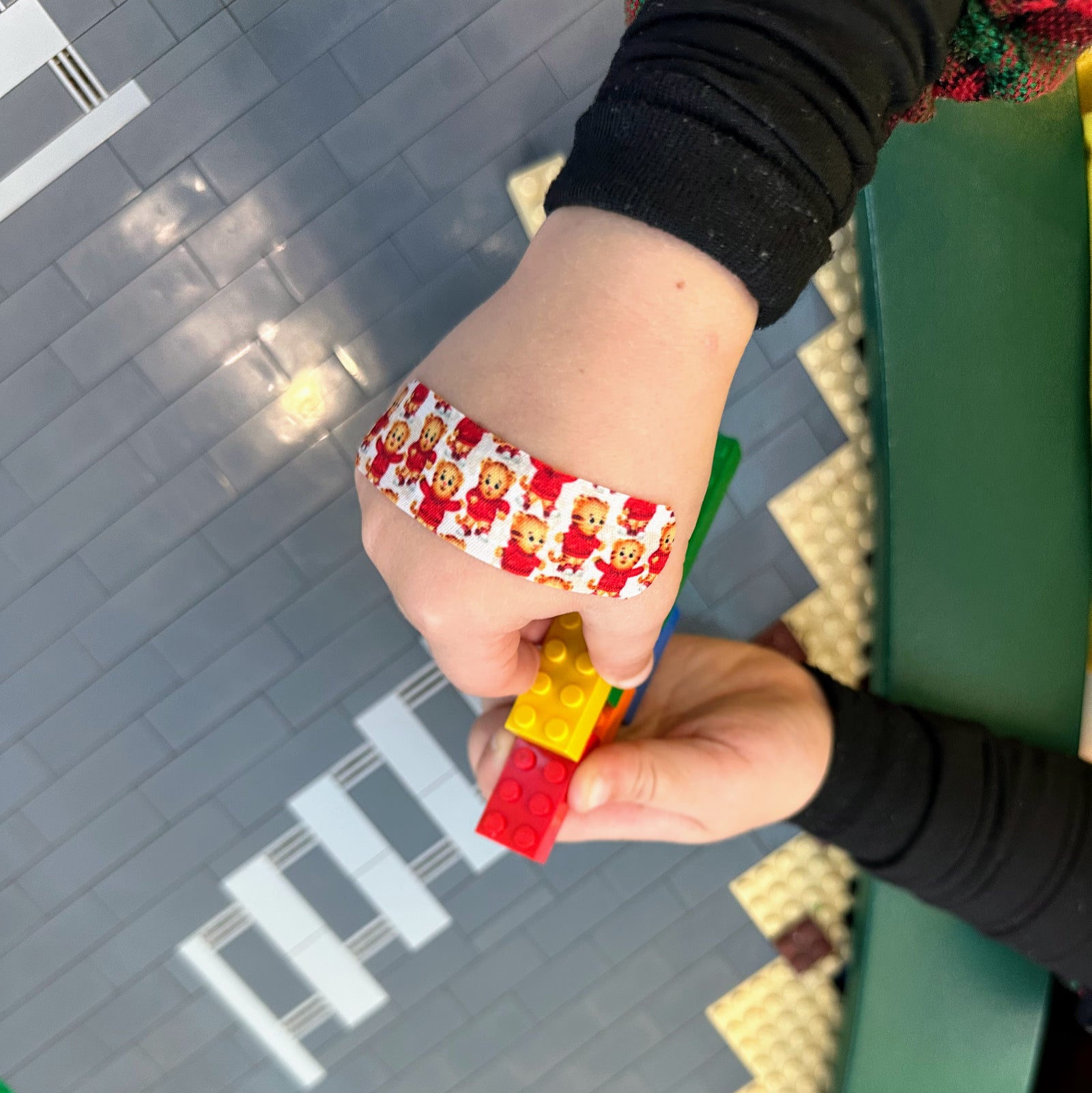 Daniel Tiger Flex-Fabric Bandages (36 Count) - Tiger-Tastic